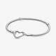 thumbnail image 2 of Pulsera Pandora Moments con cierre de corazón en forma de serpiente, 23 cm, 2 of 6