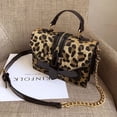 thumbnail image 2 of Bolsos de hombro de piel sintética con estampado de leopardo para mujer, bolsos cruzados con cadena en color negro y burdeos, bolsos tipo bandolera de moda para niña, 2 of 5