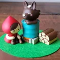 thumbnail image 5 of Serie de adornos de Caperucita Roja y Lobo Gris de ZAKKA Colección de adornos pequeños de resina artesanales con motivos de Decole Spot, 5 of 5