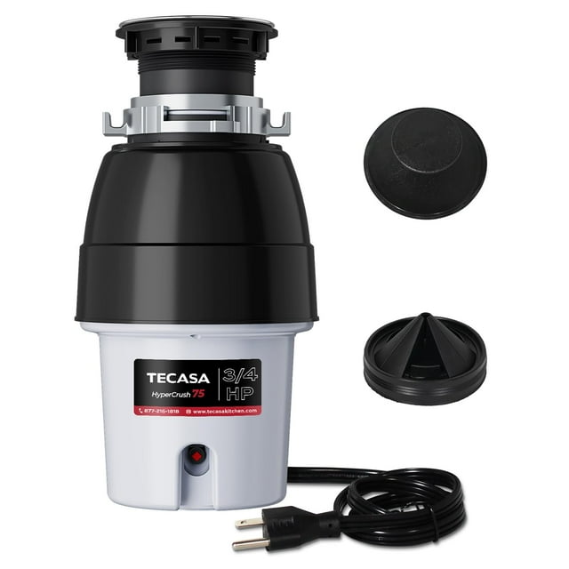 trituradora de basura tecasa hypercrush 75 3/4 hp para fregadero de cocina vista frontal vertical con cuerpo negro y base blanca y etiqueta TECASA 3/4 HP visible; cable preinstalado de 39 pulgadas con enchufe, tapón y brida de drenaje a la derecha. Montaje para orificio estándar de fregadero de 3-1/2 pulg.; carcasa de polímero que reduce ruido y deflector de goma visibles; adecuada también para triturar restos de preparación de alimentos al cocinar en lotes pequeños.