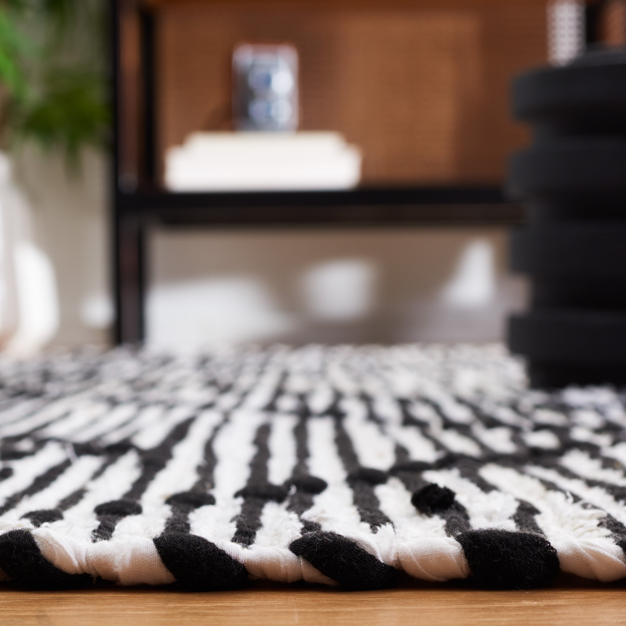 SAFAVIEH Striped Kilim Isaija Striped Cotton Area Rug, Black/Ivory, 8' x 10'