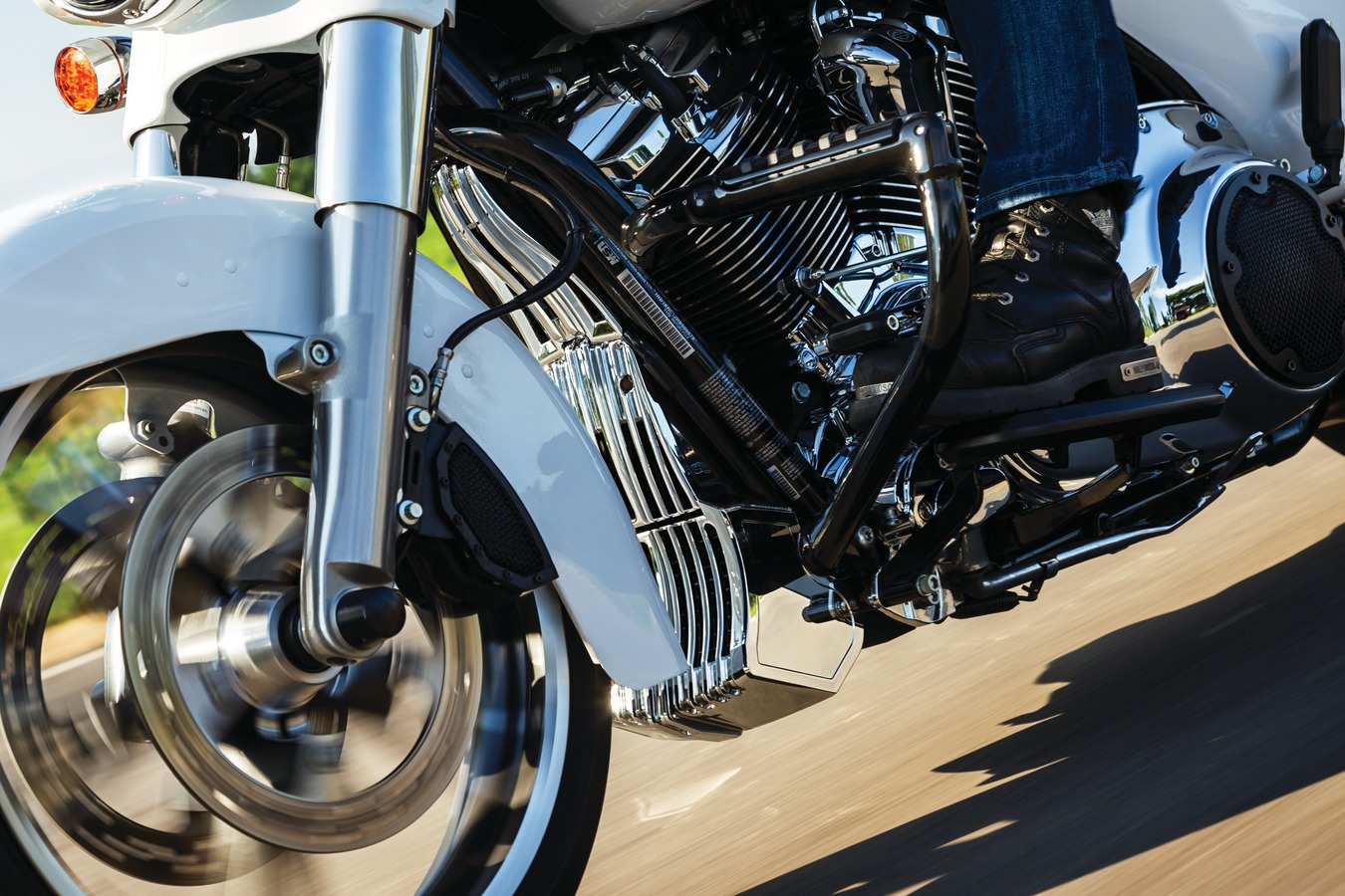 ※新品※　ハーレーダビッドソン　クリアキン　6417　クリアキン オイルクーラーカバー　クローム　2017～2019　ツーリングモデル　 : Kuryakyn 6417 Motorcycle Accent Accessory: Precision