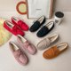 thumbnail image 3 of Zapatos de mujer con lazo acolchado de algodón, otoño e invierno, tacón bajo, suela suave, talla grande 41-43, zapatos de mamá planos cálidos con forro polar, 3 of 5