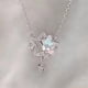 thumbnail image 5 of Elegante collar de aleación con dos estrellas: una estrella grande hueca con cristal y otra pequeña sólida. Estiloso para mujeres y niñas., 5 of 8