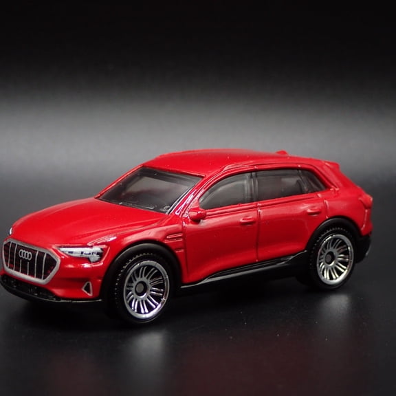 Open Box 2018-2025 AUDI Q8 E TRON ETRON 1:64 SCALE COLLECTIBLE DIORAMA DIECAST MODEL CAR