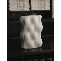 LAWA Wavy Candle - Scented Soy Wax Elegant Aesthetic Candle Housewarming Gift Home Decor Idea White