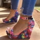 thumbnail image 4 of Sandalias de cuña con estilo floral para mujer - Calzado con correa en el tobillo y plataforma con punta abierta, 4 of 4