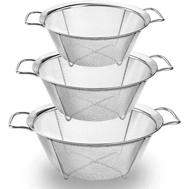 TRAHOO-Colanders and Strainers Set of 3, Stainless Steel Mesh Strainer Basket with Handle, Stackable Mesh Footed Colander for Rinse Food, Fruit, Vegetable, Strain, Drain (2.5/3/5 Quart)