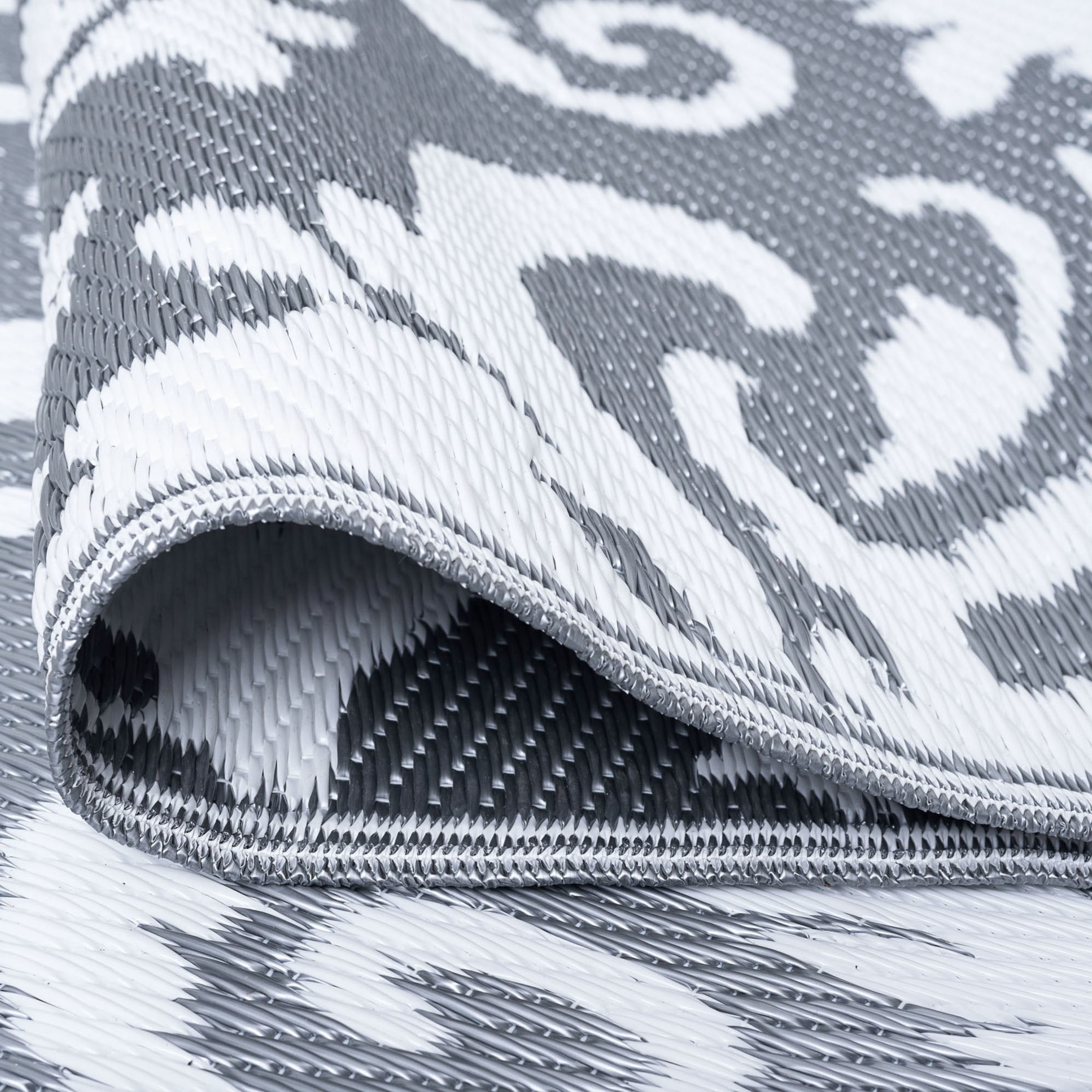 8x10 Reversible Gray and White Polypropylene Outdoor Scroll Area Rug