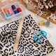 thumbnail image 4 of Tela de leopardo satinada de 150 x 200 cm (caqui claro), imitación seda satinada. Tela decorativa con estampado de leopardo y guepardo para manualidades de costura., 4 of 7