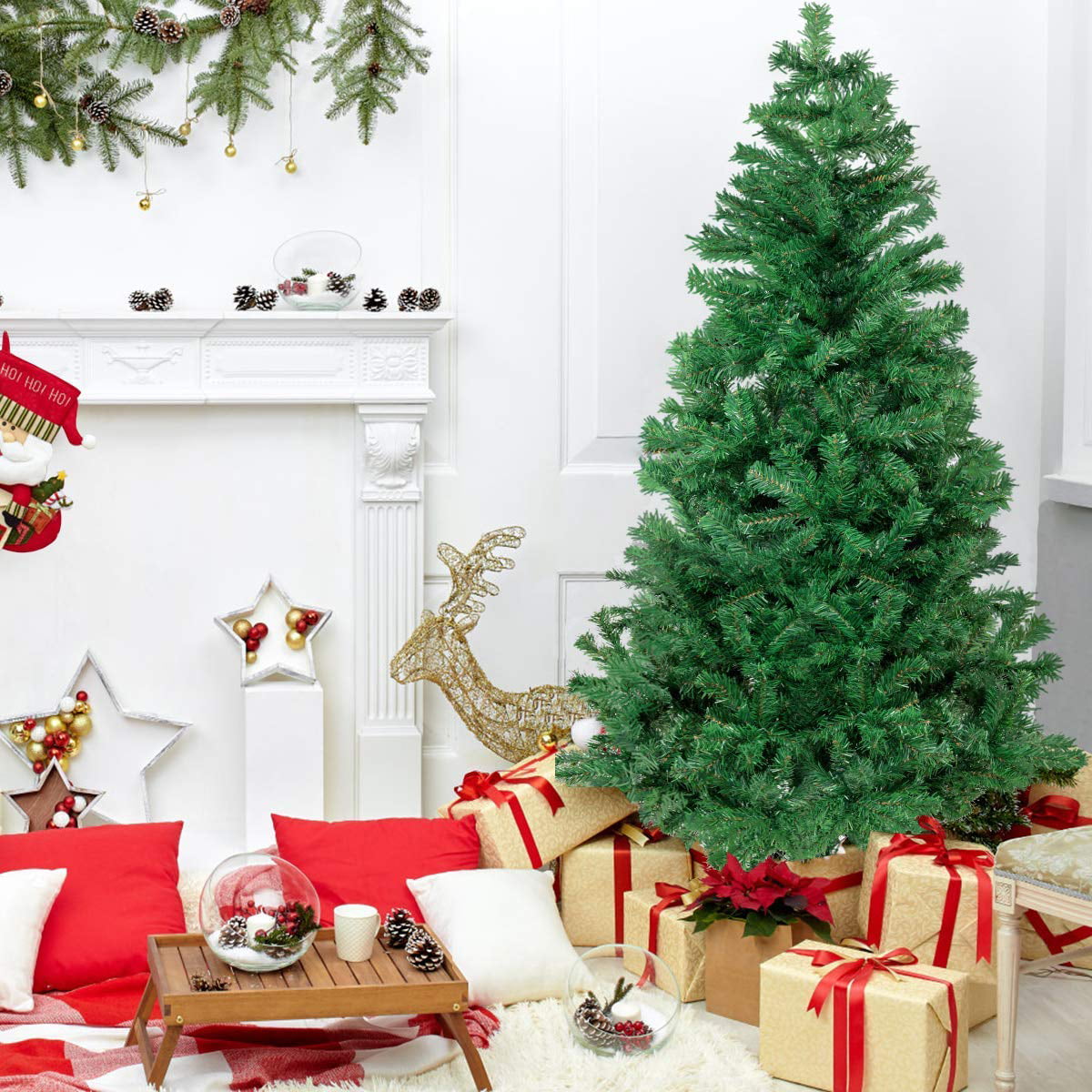 Modern Decorating Christmas Tree with Simple Decor