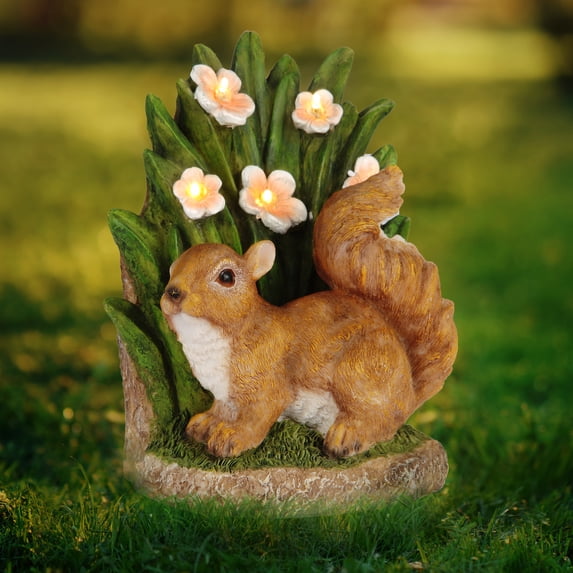 DSstyles Solar garden statues for outdoor decoration, squirrel hugging flowers with solar LED lights, gardening gift for patio courtyard lawn porch decoration