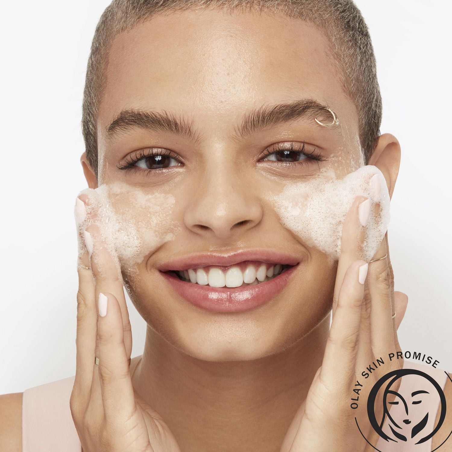 Mousse nettoyante revitalisante pour le visage Olay Total Effects 150 mL