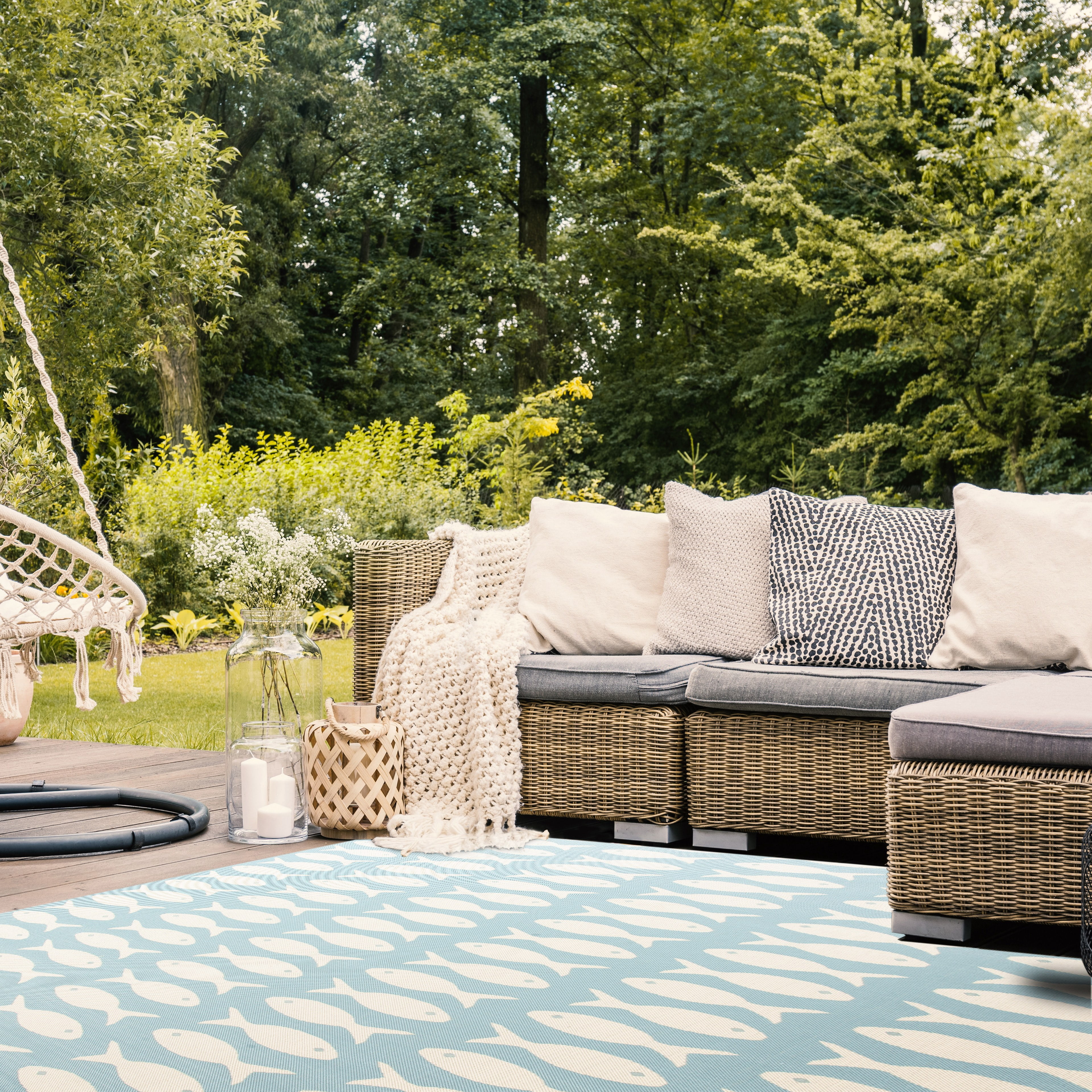 SAFAVIEH Courtyard Tranter Fishes Indoor/Outdoor Area Rug, Aqua/Beige, 6'7" x 6'7" Square