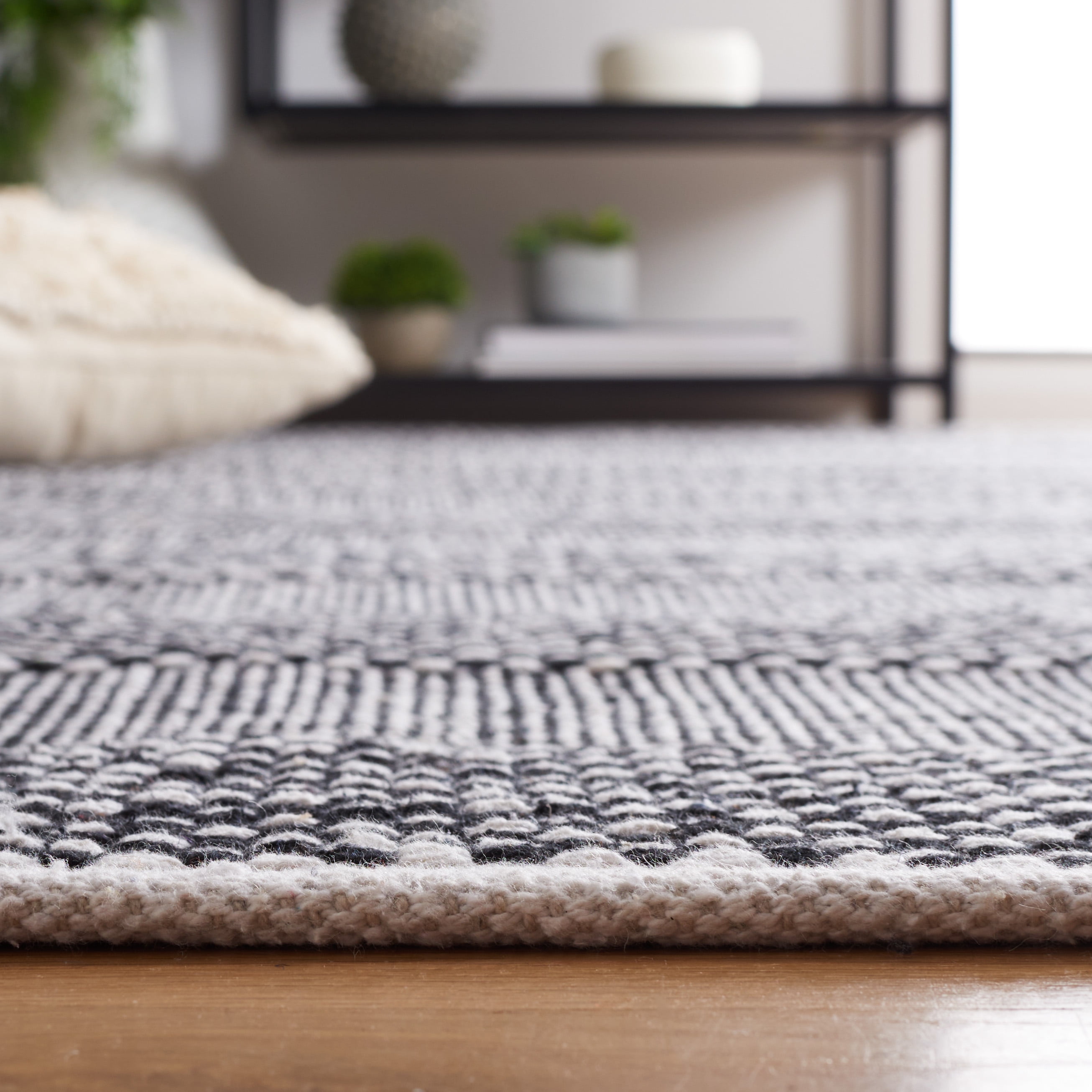 SAFAVIEH Striped Kilim Hilbert Striped Cotton Runner Rug, Ivory/Black, 2'3" x 8'