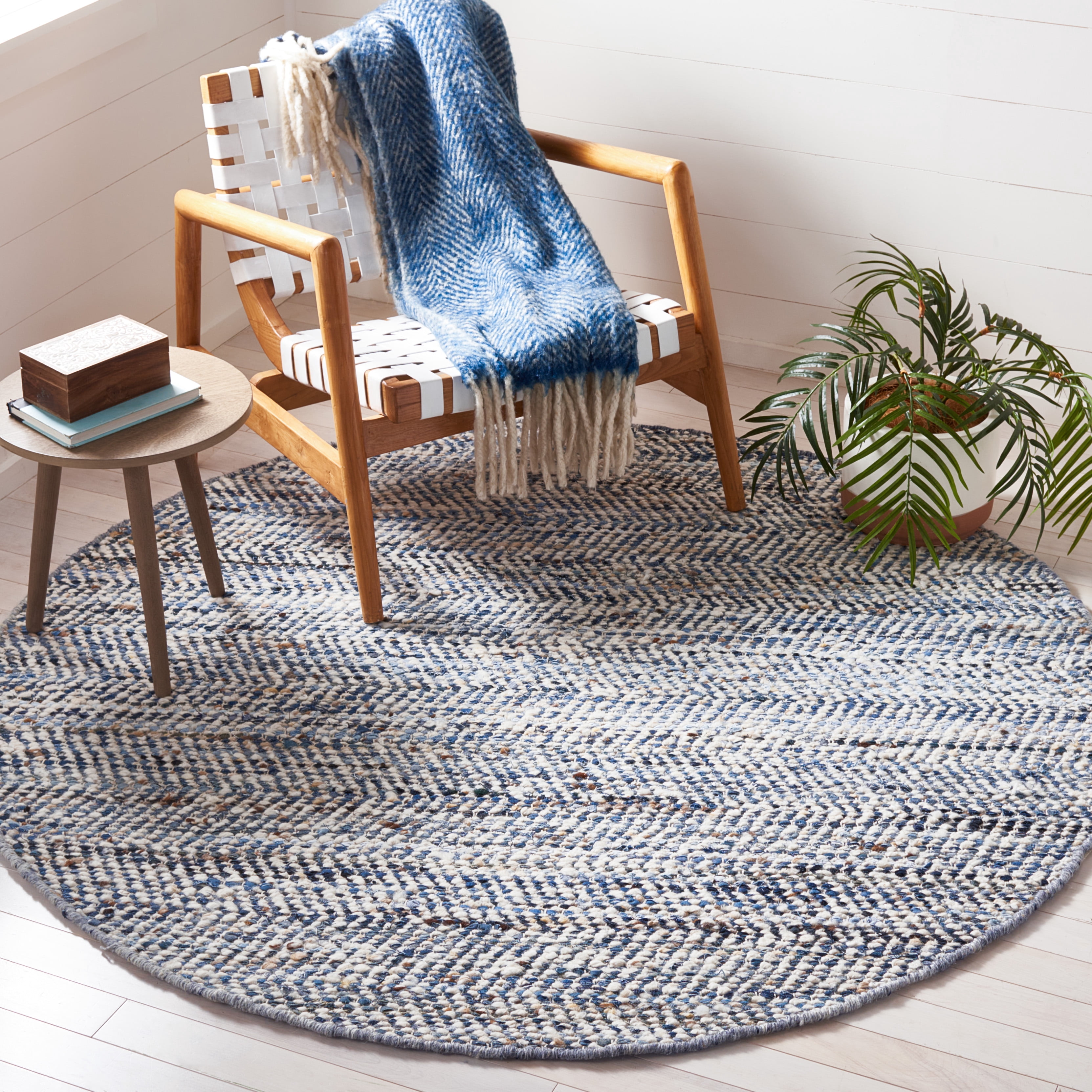SAFAVIEH Natura Leonard Distressed Area Rug, Blue/Ivory, 6' x 6' Round