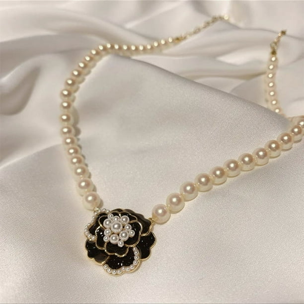 Collar de perlas Camellia Nocturne con diseño de nicho, estilo retro francés, elegante, sentido del diseño, cadena de clavícula