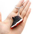 thumbnail image 3 of LLavero de mini zapatilla de deporte 3D delicado, simulación divertida, llavero de zapato de baloncesto, accesorio de monopatín de dedo DIY, regalo para coleccionista, 3 of 5