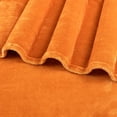 thumbnail image 4 of Manta PAVILIA de forro polar naranja para sofá, 50 x 60 cm, 4 of 9
