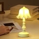 thumbnail image 4 of Mini luz nocturna LED | Diseño de jacinto y líneas finas | Lámpara de mesa a pilas para dormitorio, escritorio y habitación infantil | Luz decorativa de brillo suave, 4 of 5