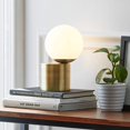 thumbnail image 5 of Marca Amazon: lámpara de escritorio de mesa de salón con globo de cristal moderno con bombilla LED, acabado de latón, 5 of 5