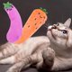 thumbnail image 3 of Juguete para gatos Xeyise con forma de verdura y dientes molares de peluche que chirría para gatos, 3 of 8