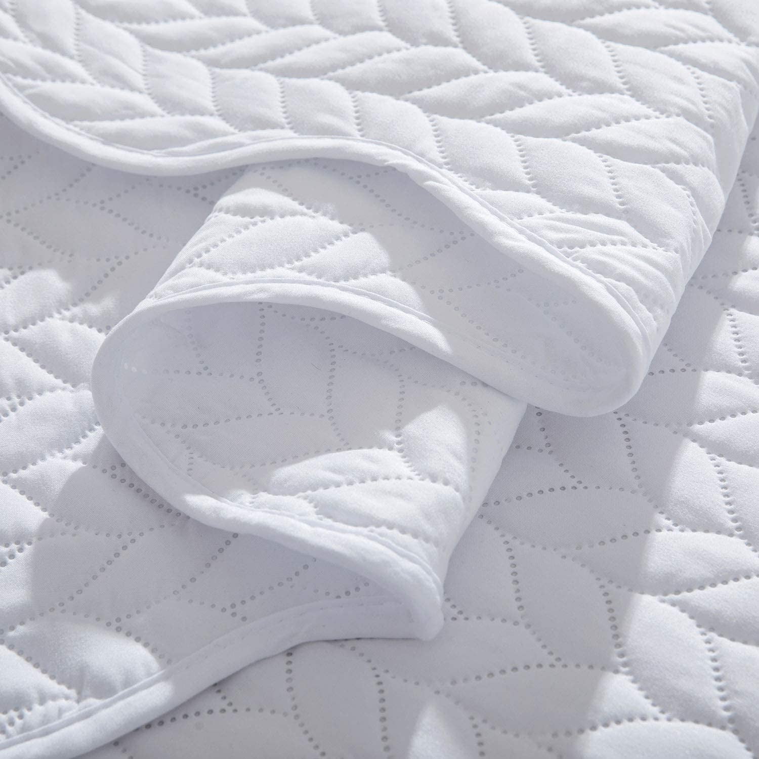 IR Imperial Rooms Quilt Set Bedding Soft Microfiber Reversible with 2 Pillow Shams Bedspreads White King 3 Piece