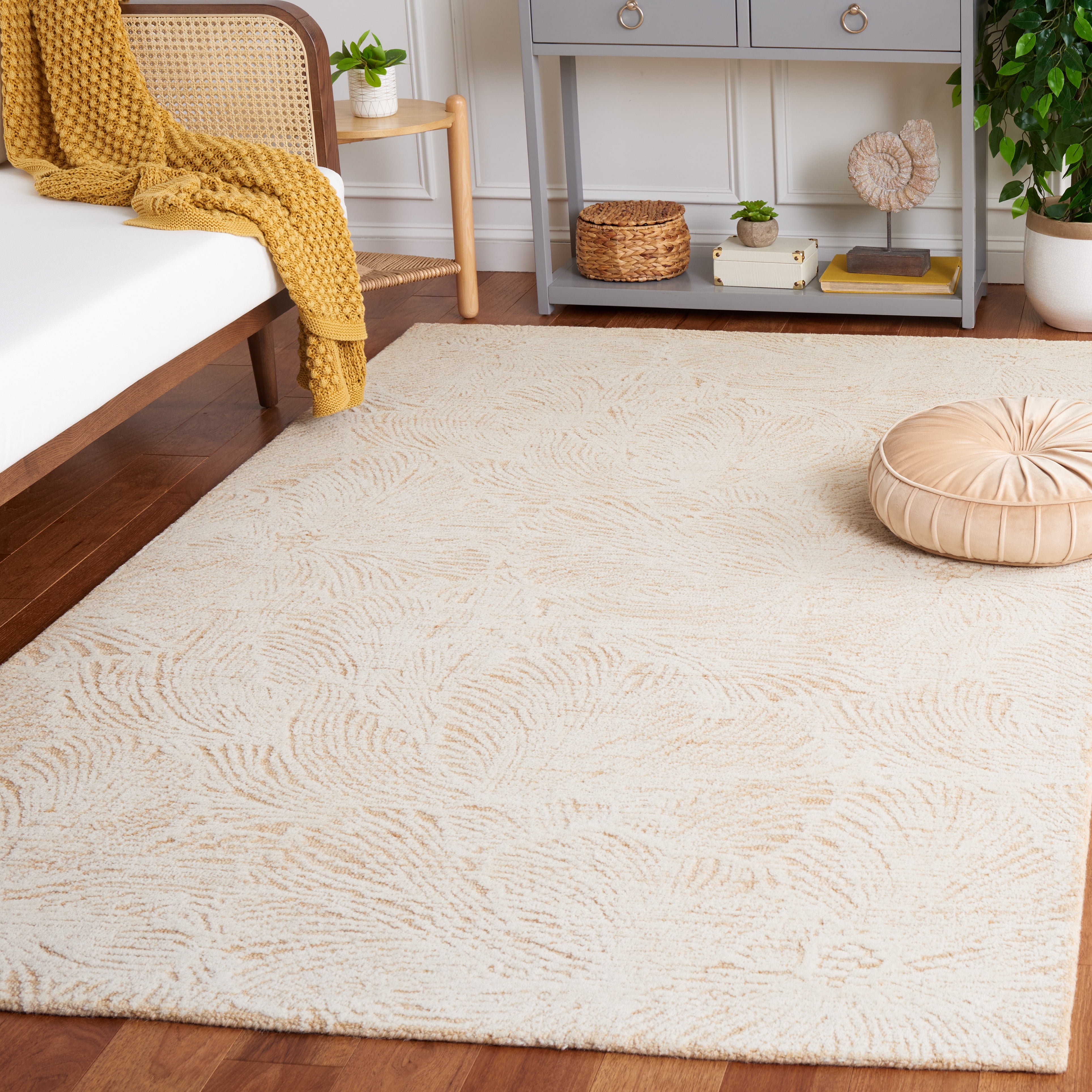 SAFAVIEH Ebony Aaliyah Floral Area Rug, Gold/Ivory, 5' x 8'