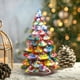 thumbnail image 2 of Árbol de Navidad de resina, miniadornos de mesa para el hogar, pequeño árbol de Navidad artificial para oficina y dormitorio, diseño plegable y portátil, marco de metal, para dormitorio,, 2 of 7