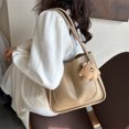 thumbnail image 4 of Bolso de mano de hombro para desplazamientos, estilo retro, texturizado, de gran capacidad, con colgante, estilo elegante, informal, sencillo y a la moda, para invierno 2025, 4 of 5