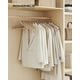thumbnail image 2 of Perchas de madera SONGMICS, paquete de 12 unidades, antideslizantes, para abrigos, pantalones y bar, 2 of 7