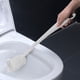 thumbnail image 1 of Juego de cepillos de inodoro con base - Cepillo de plástico blanco y gris para limpiar inodoro de baño, mango de 18,5 pulgadas para limpieza bajo borde y esquinas, montaje en pared o soporte para, 1 of 6
