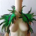 thumbnail image 1 of Capa tipo chal con plumas Macarena para disfraces Verde, 1 of 8