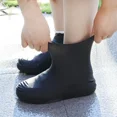 thumbnail image 5 of Fundas de látex antideslizantes para zapatos de lluvia, reutilizables, para caminar al aire libre, accesorios para botas de lluvia, impermeables, de color azul y negro, para hombres y mujeres, 5 of 5