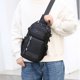 thumbnail image 4 of Mochila bandolera de viaje | Poliéster repelente al agua | Compacta (33 x 18 x 7,6 cm) | Panel trasero transpirable | Correa ajustable | Negro, gris y verde | Ligera (0,3 kg) | Diseño multiusos, 4 of 6