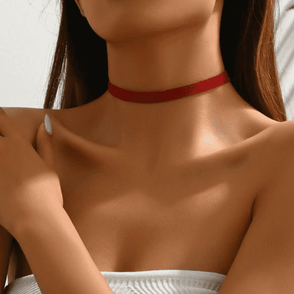 Red Velvet Narrow Choker: Bright and Elegant Around the Neck