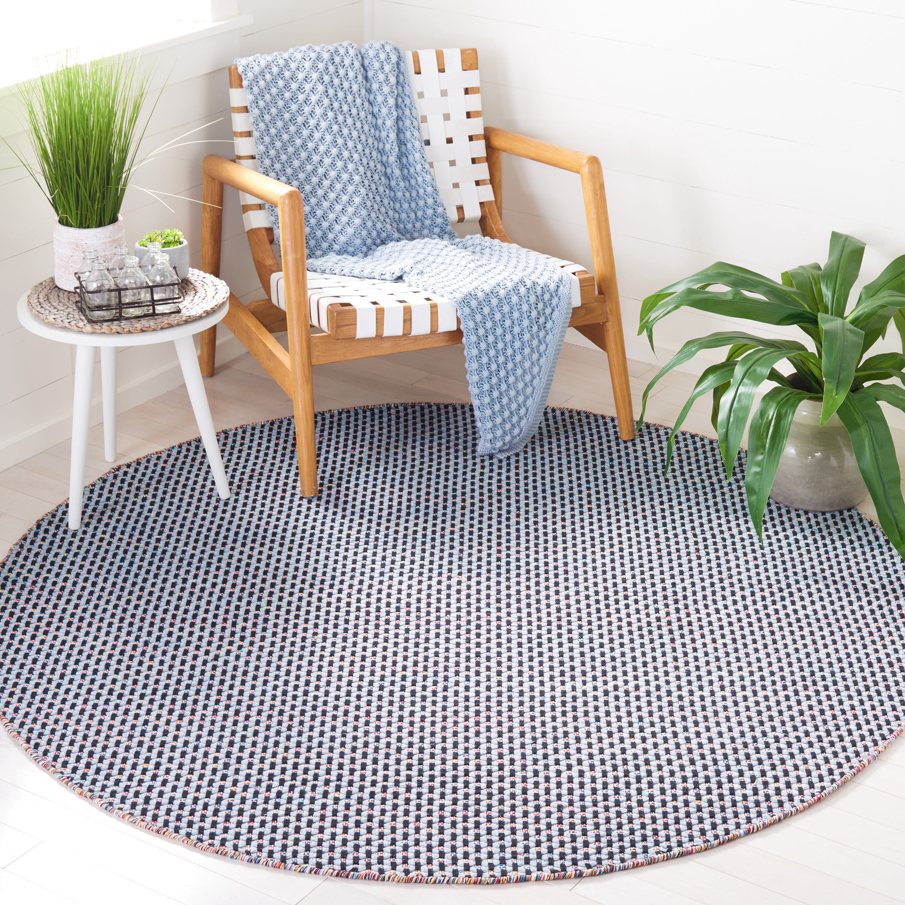 SAFAVIEH Montauk Annie Geometric Cotton Area Rug, Blue/Black, 6' x 6' Round