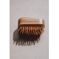 thumbnail image 1 of Cepillo de pelo de bambú - Tamaño de la palma, 1 of 1