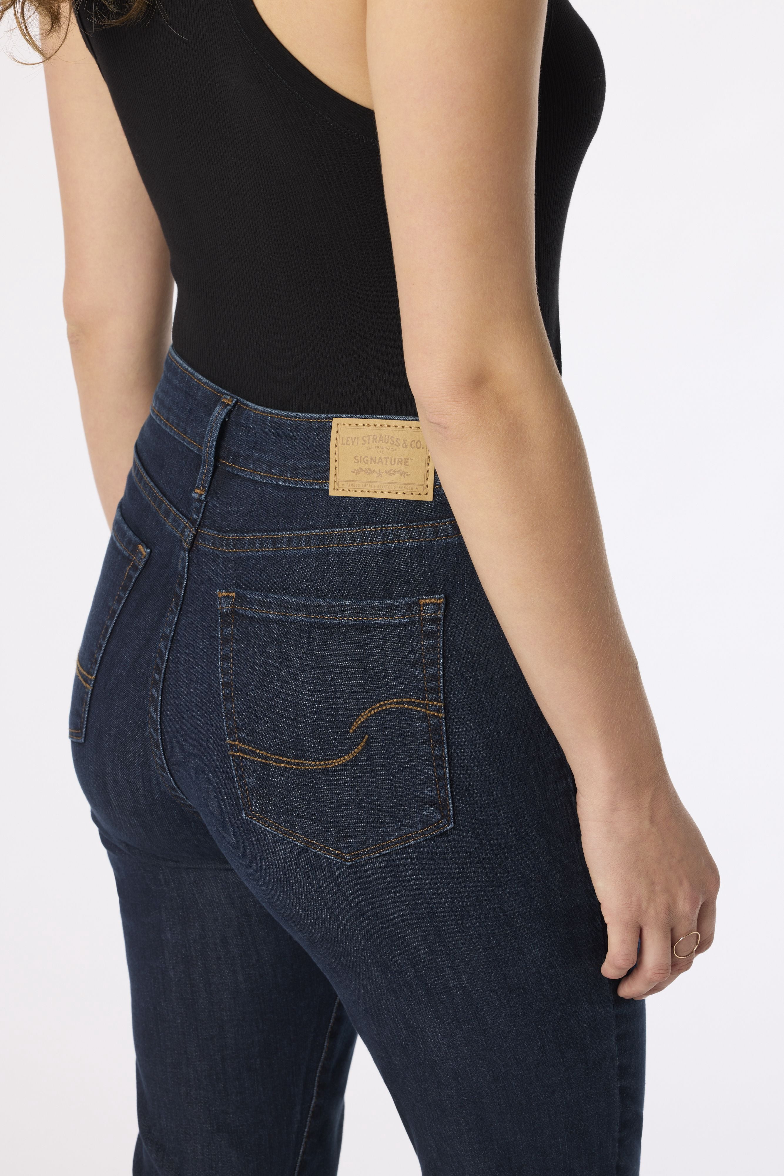 Levi Strauss Signature Women's Mid Rise Capri