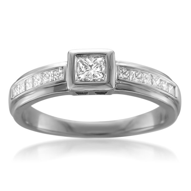 DiamondMuse 1/2 Carat Princesscut Diamond Bezelset Engagement