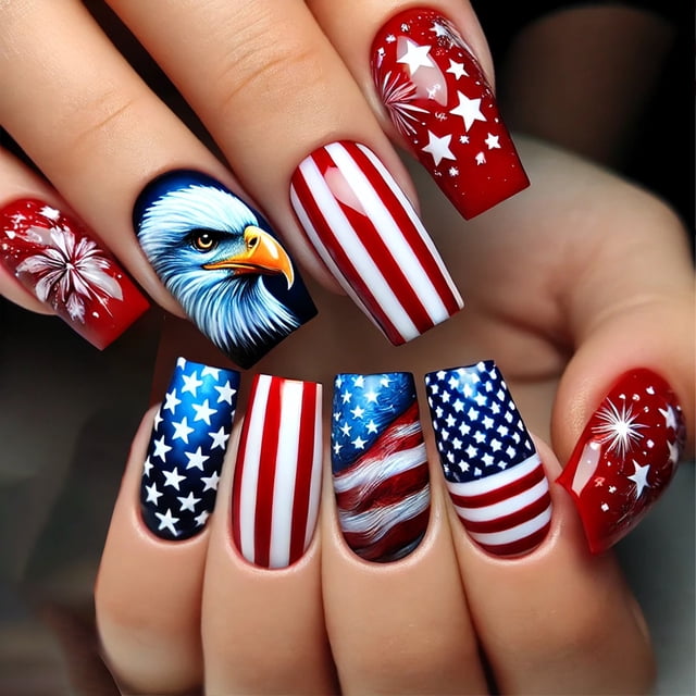 HHBEAUTY Ongles Autocollants 4 Juillet Bling Courts en Amande Faux Ongles, Rayures Rouges Argentées Faux Ongles Designs Jour de l'Indépendance Étoiles Ongles Acryliques Brillants Patriotiques Bricolage Art des Ongles pour Femmes 24 Pcs