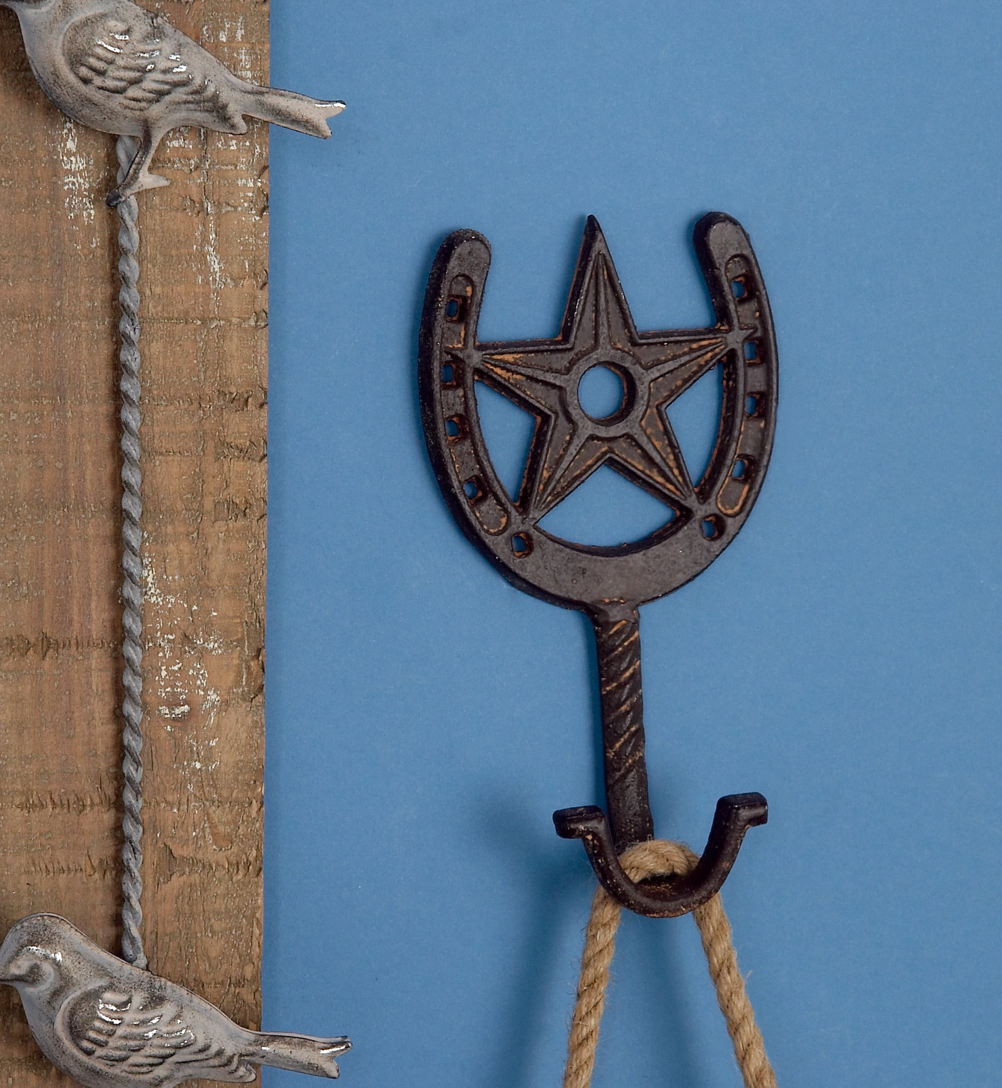 DecMode Set of 2 farmhouse 7 inch iron horseshoe wall hooks