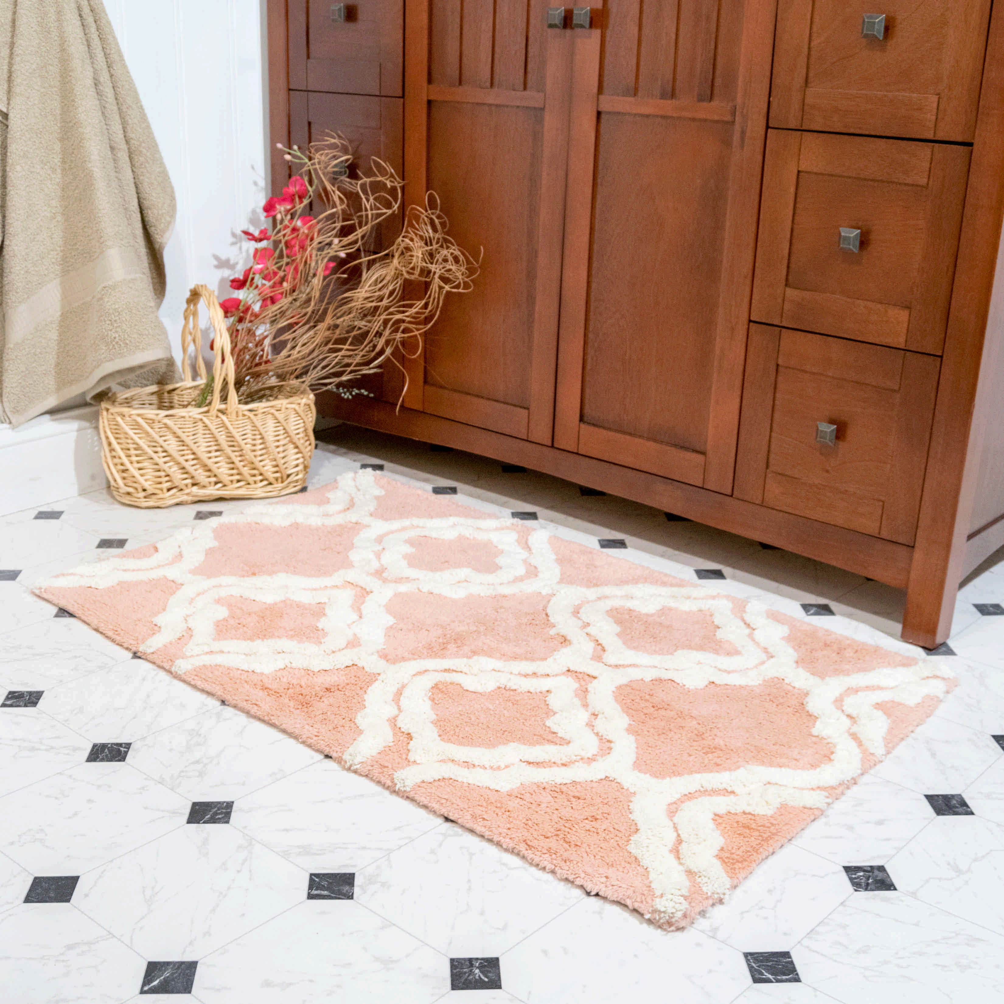 Chesapeake Double Quatrefoil 2pc Salmon & Ivory Bath Rug Set (21"x34