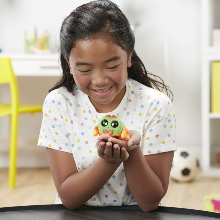 Yellies Klutzers Voice Activated Spider Pet Ages 5 and up