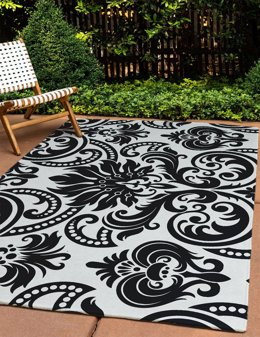 4' x 6' Simply Daisy Alexys French Country Chenille Area Rug, Black