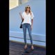 thumbnail image 1 of Camiseta Holgada Informal de Color Liso con Cuello en V para Mujer, Corta, , Talla XL, 1 of 10