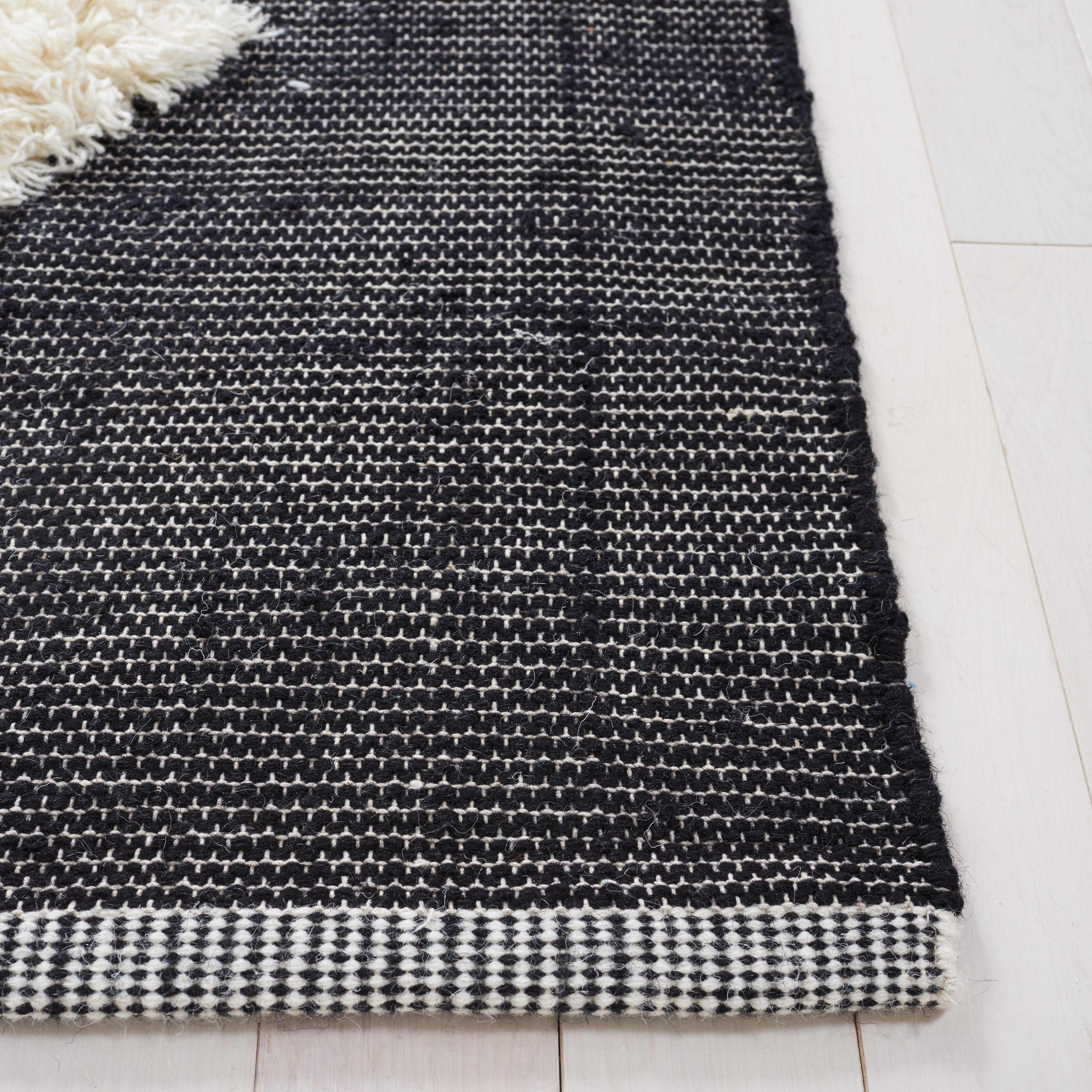 SAFAVIEH Kenya Sandy Southwestern Area Rug, Ivory/Black, 8' x 10'