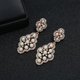 thumbnail image 3 of Pendientes de flores de inspiración vintage con perlas simuladas de cristal blanco para mujer, boda, novia, rombo, cristal simulado, 3 of 5