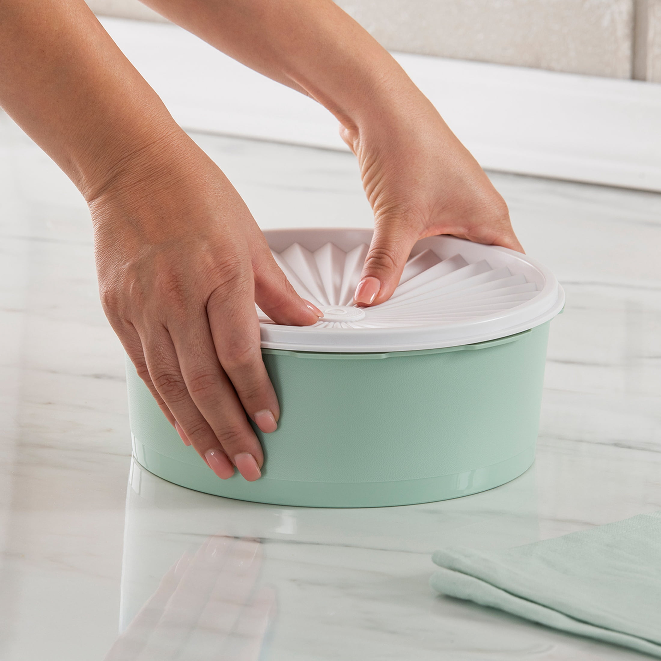 (6 pack) Tupperware Heritage 7.5-Cup Cookie & Food Storage Container with Lid, Green