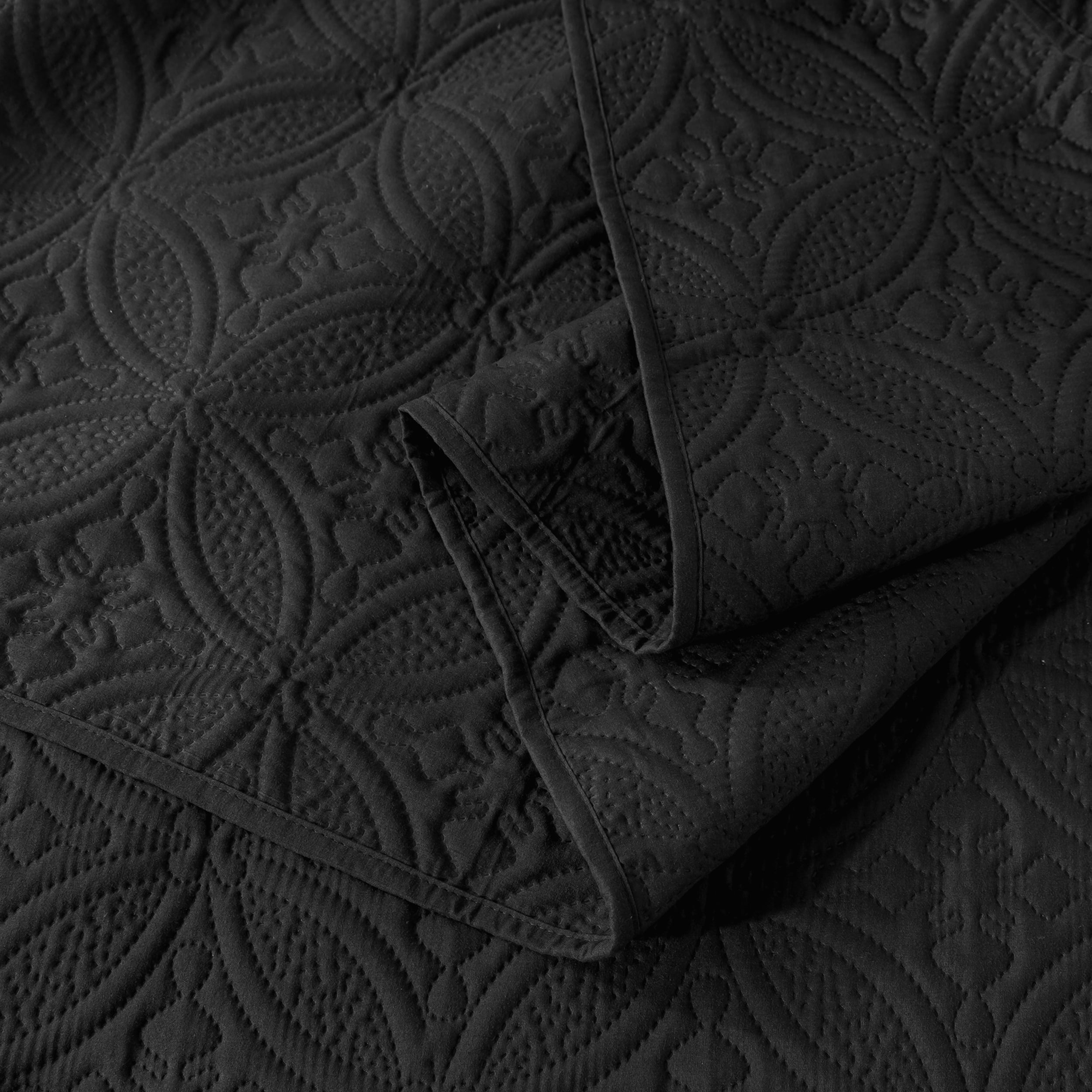 VCCOEM Quilt Set Twin/Twin XL Size Lightweight Bedspreads, All Season Coverlet, 2 Piece (1 Quilt, 1 Pillow Sham), Coin Pattern, Black